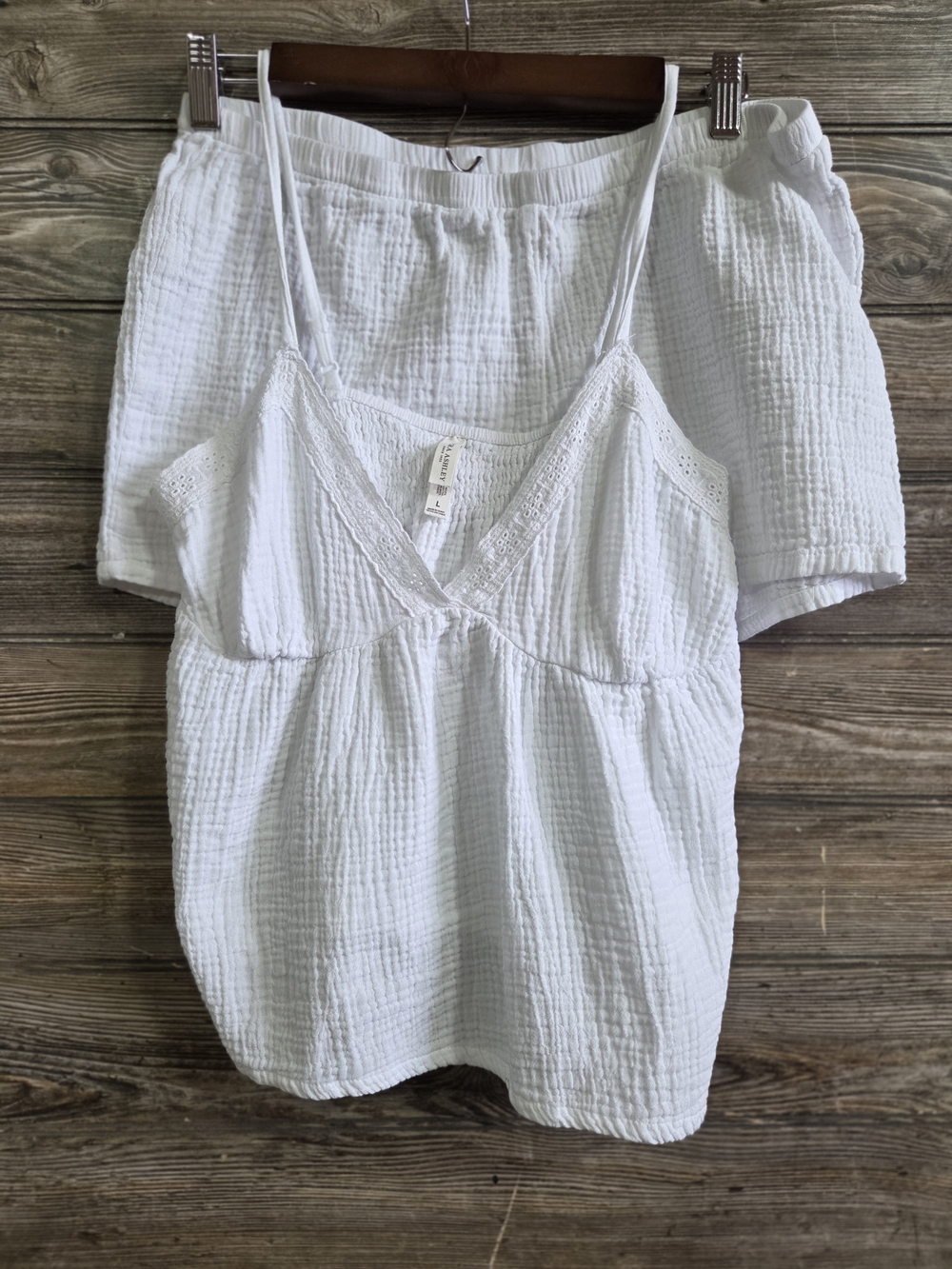 Laura Ashley White 100% Cotton  V-Neck Cami with Matching Shorts Size Large